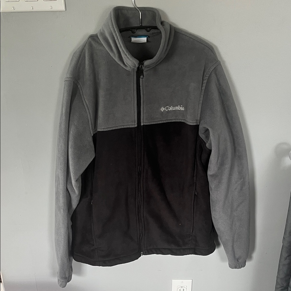 Columbia Two-Tone Fleece Sweater in Gray and Black Size Medium